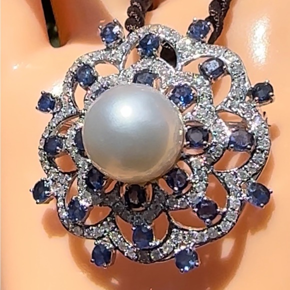 Southsea Pearl and Natural Sapphire brooch/pendent in 18k solid gold ❤️New❤️